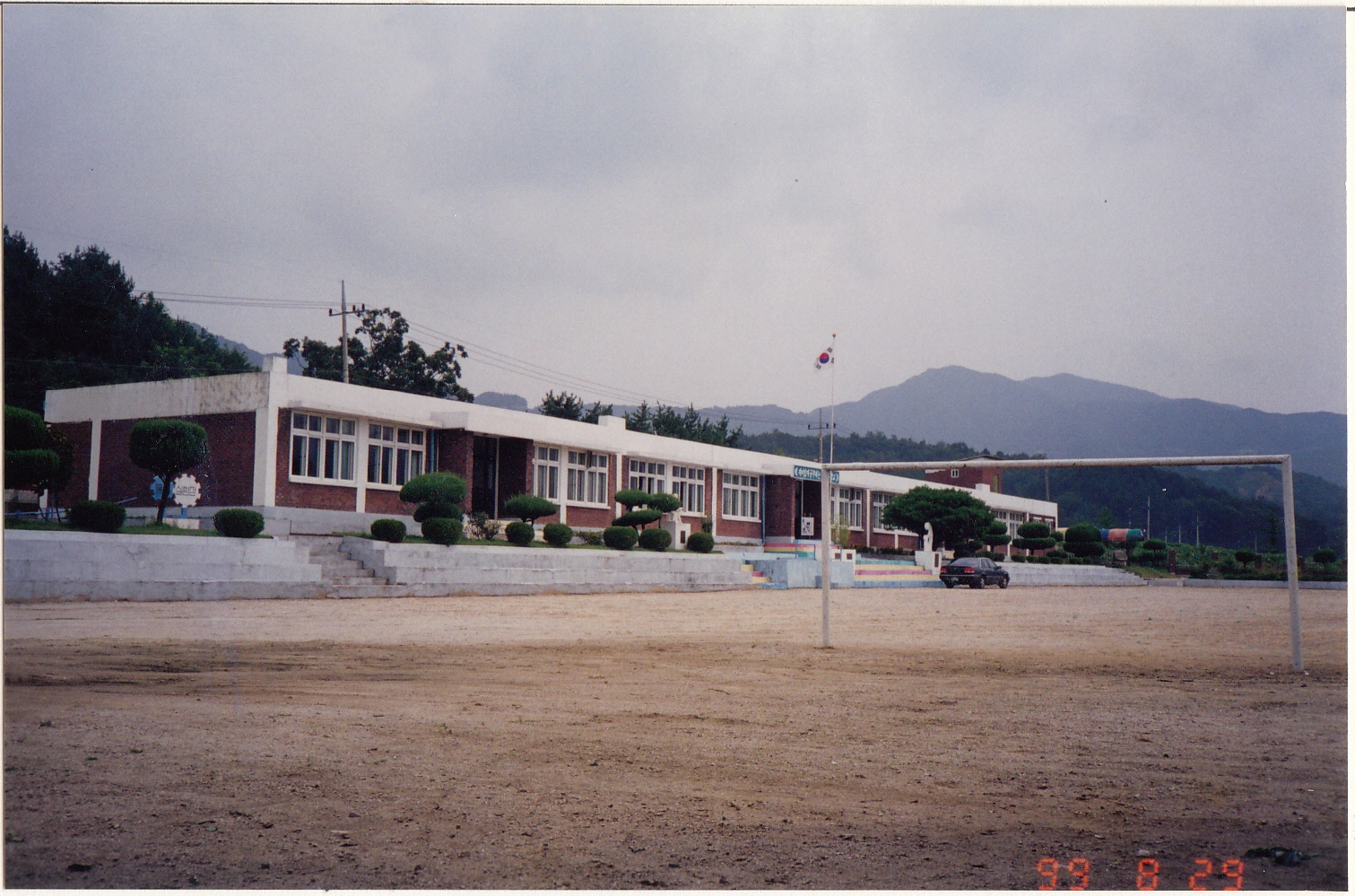 간척초등학교 전경 및 연혁 사진